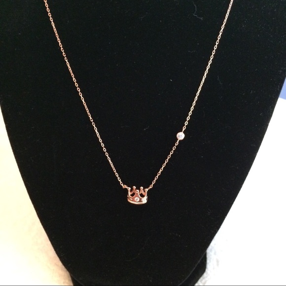 👑 NWT 14K Rose Gold-Plated Crown Necklace - Picture 2 of 8
